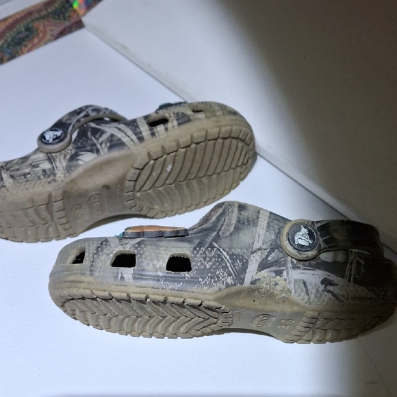 CROCS Brown and Green Water Shoes with Camouflage Design - Picture 3 of 3